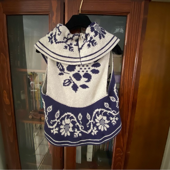 H&M Chic Navy and White Floral Sweater Vest Size 10-12 Y - Picture 4 of 8